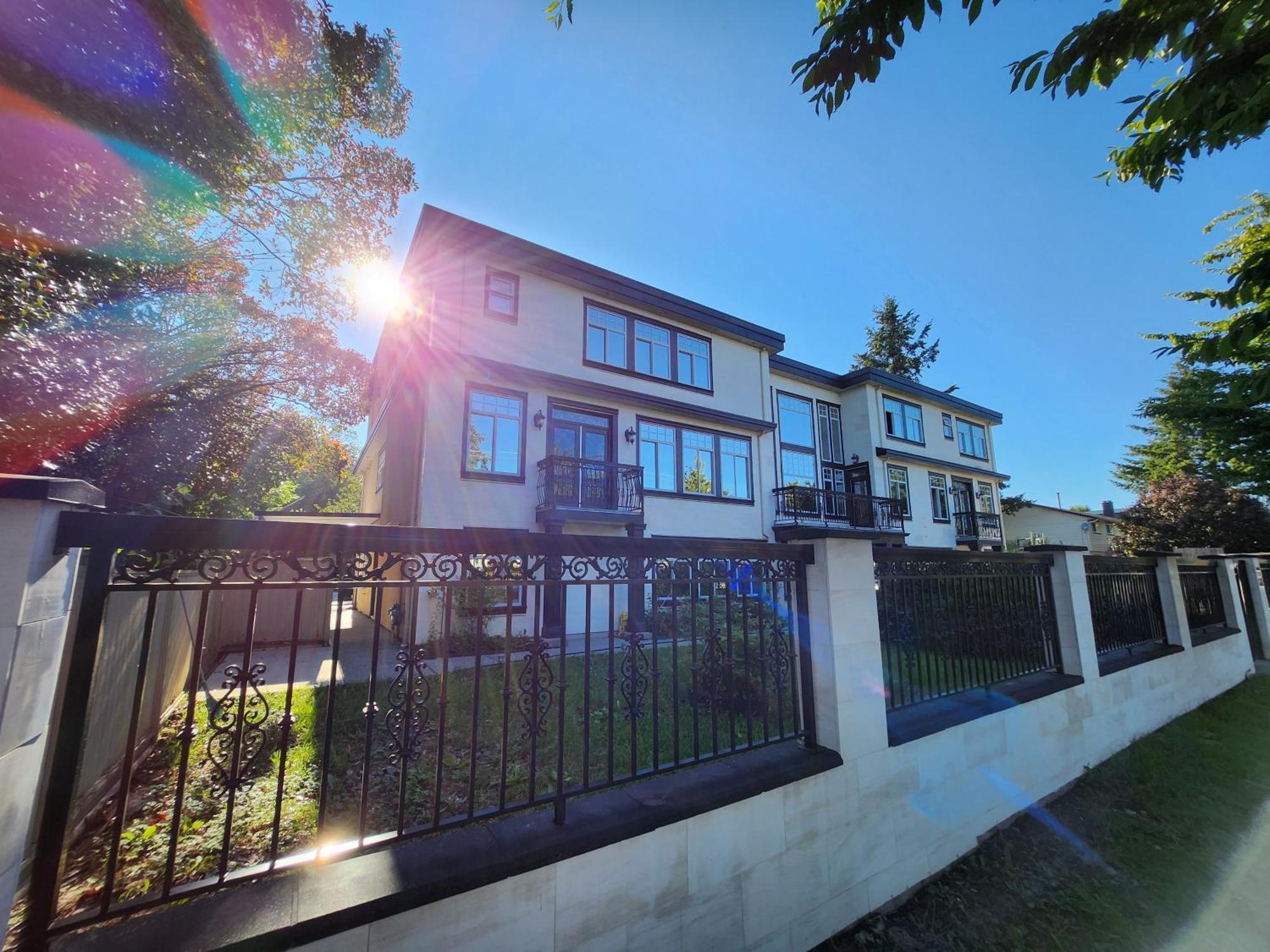 Empress Madani Palace Hotel Surrey Exterior foto